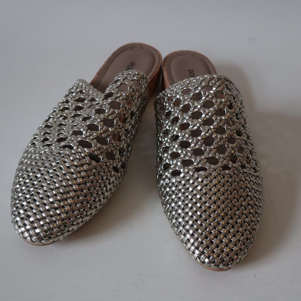 DONALD PLINER SILVER LEATHER QUILTED MULE SZ 8*